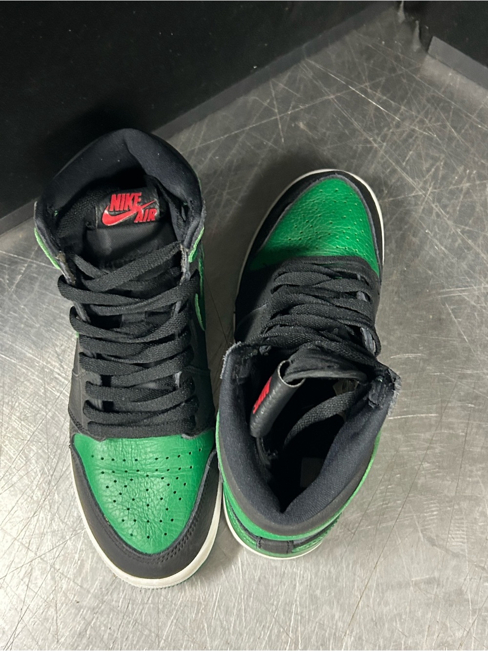 Nike Air Jordan Retro 1 Size 5.5Y - Picture 11 of 11
